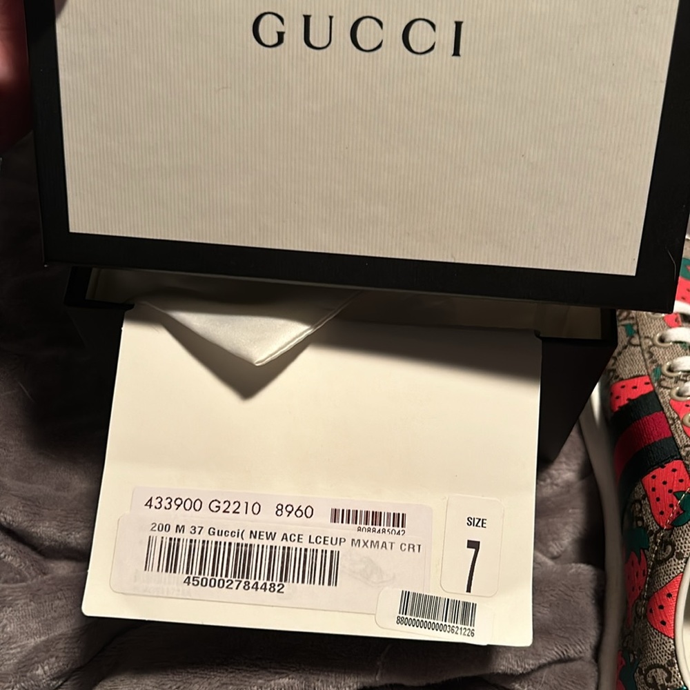 Gucci Supreme Strawberry Sneakers - Picture 6 of 8